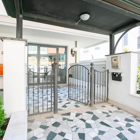 Residence Villa Dei Pini Rimini Eksteriør billede