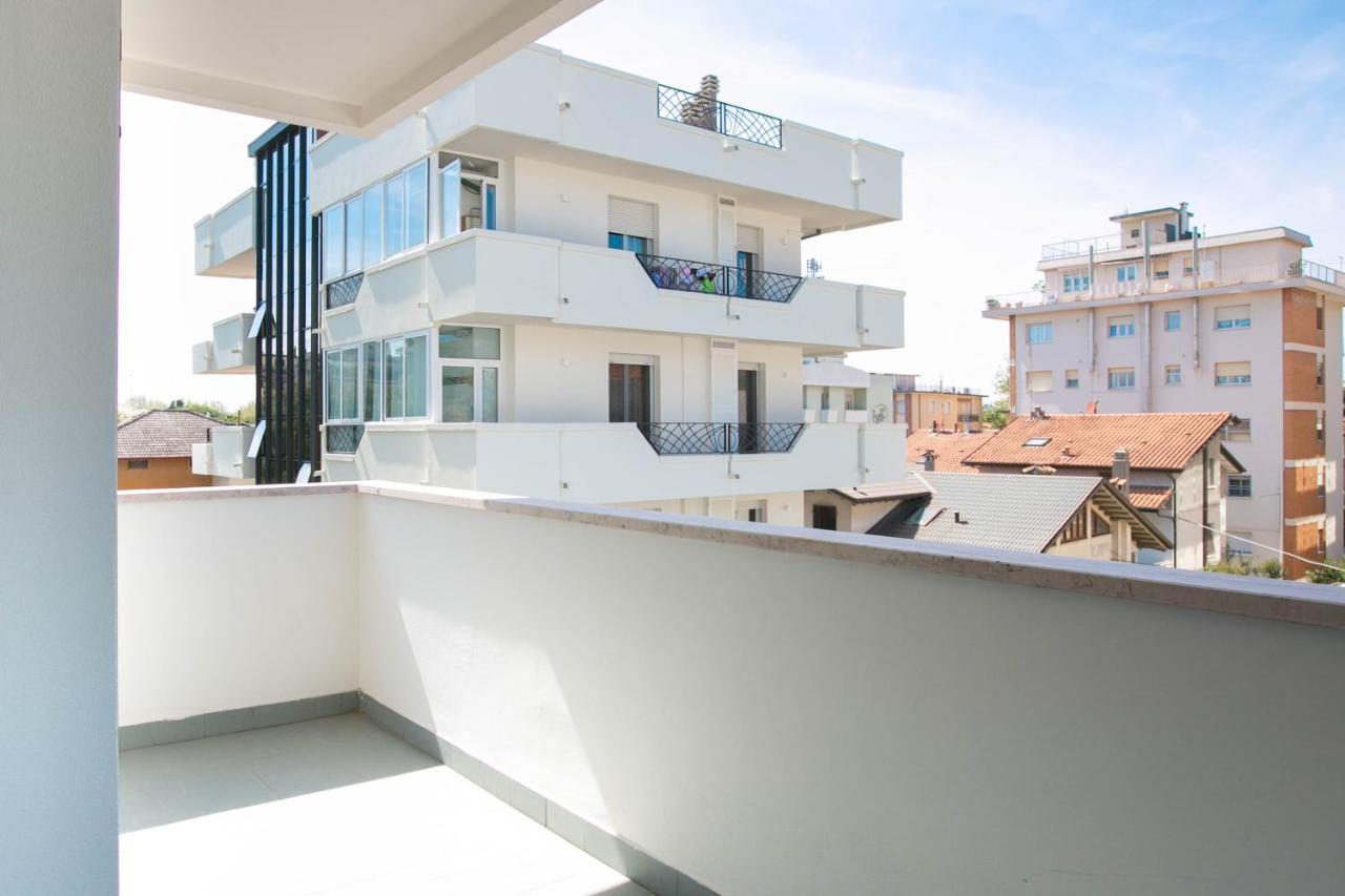Residence Villa Dei Pini Rimini Eksteriør billede