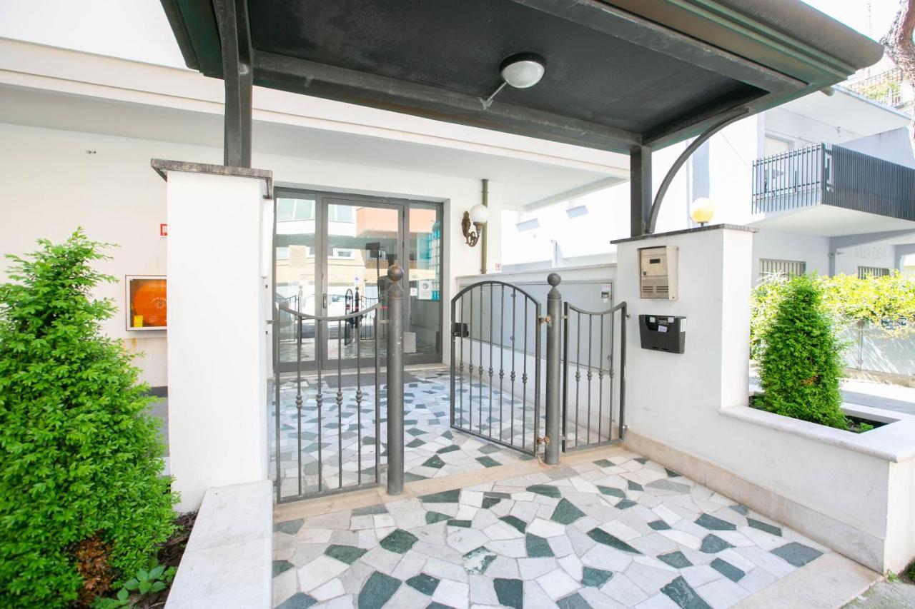 Residence Villa Dei Pini Rimini Eksteriør billede