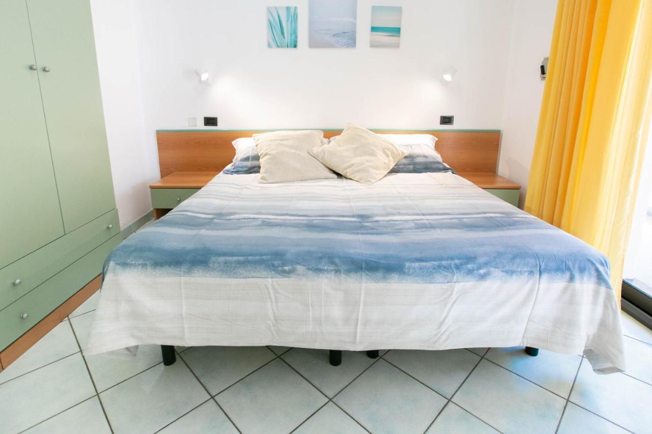 Residence Villa Dei Pini Rimini Eksteriør billede