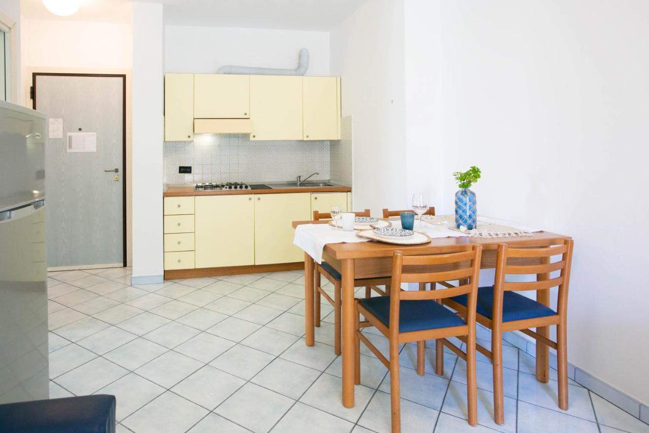 Residence Villa Dei Pini Rimini Eksteriør billede