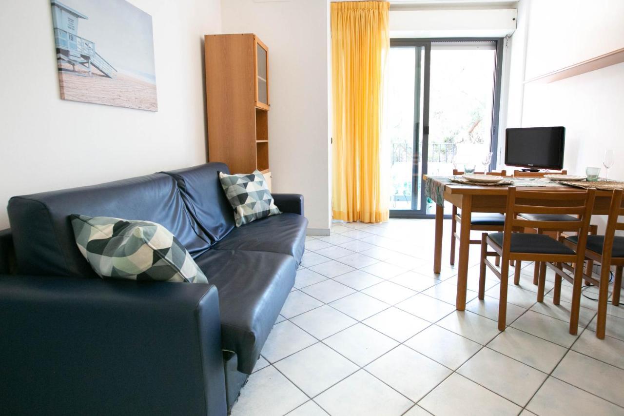 Residence Villa Dei Pini Rimini Eksteriør billede