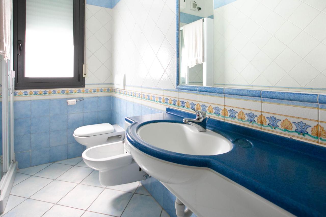 Residence Villa Dei Pini Rimini Eksteriør billede