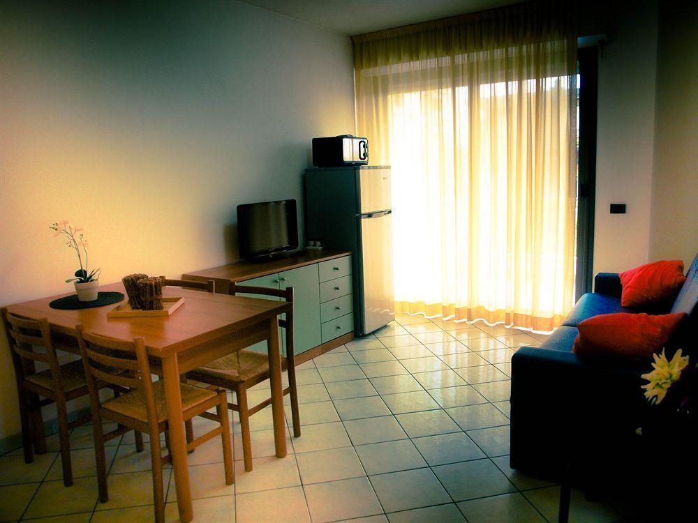 Residence Villa Dei Pini Rimini Eksteriør billede