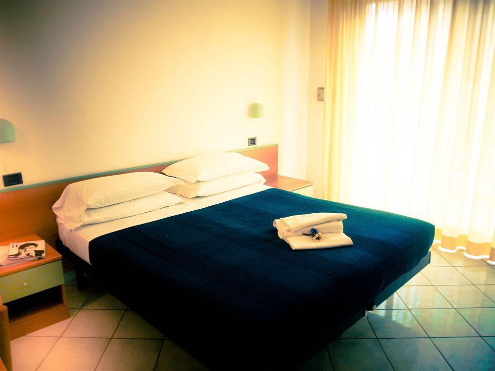 Residence Villa Dei Pini Rimini Eksteriør billede