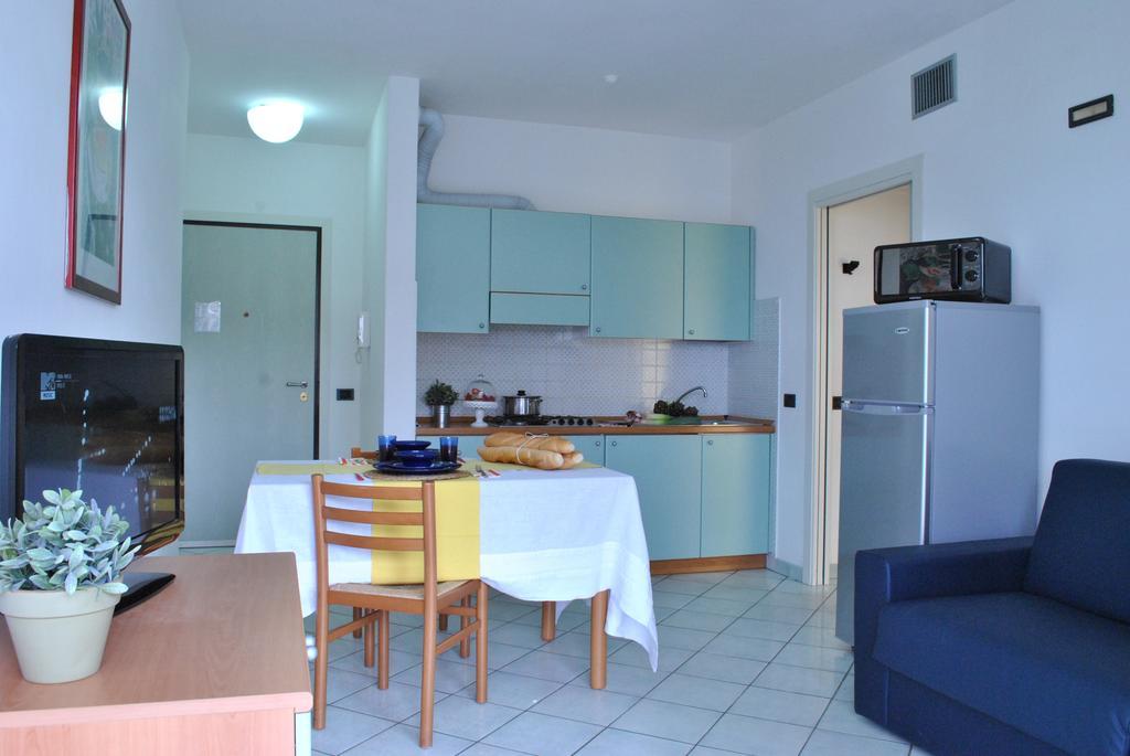 Residence Villa Dei Pini Rimini Eksteriør billede