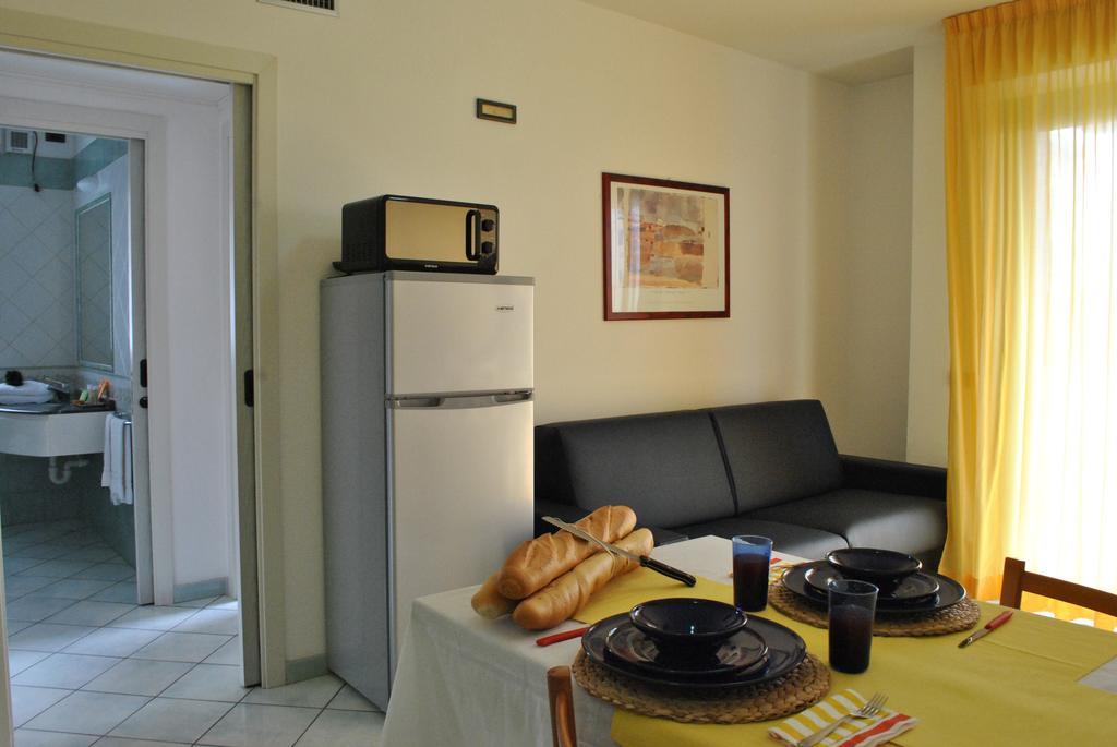 Residence Villa Dei Pini Rimini Eksteriør billede