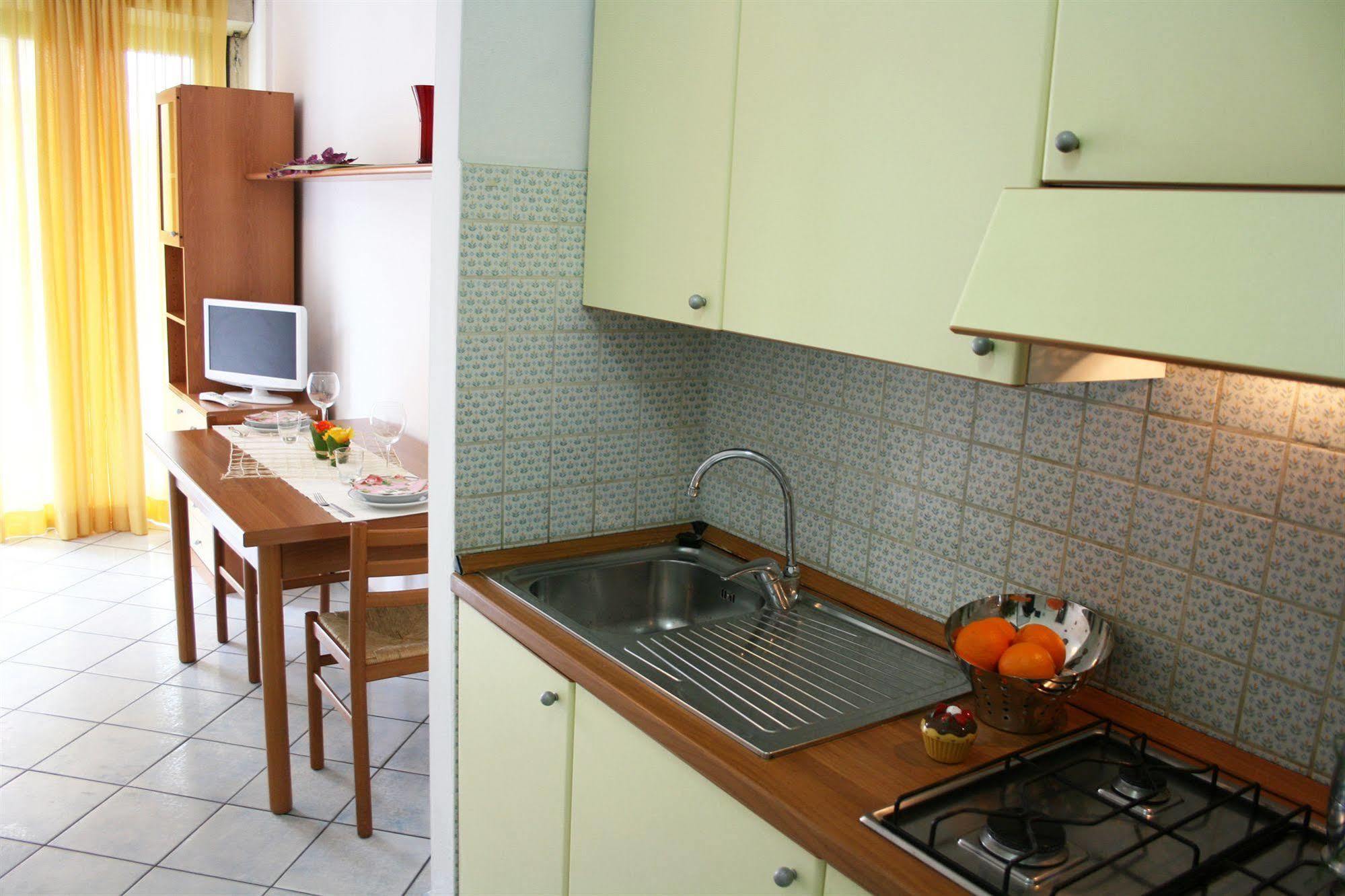 Residence Villa Dei Pini Rimini Eksteriør billede